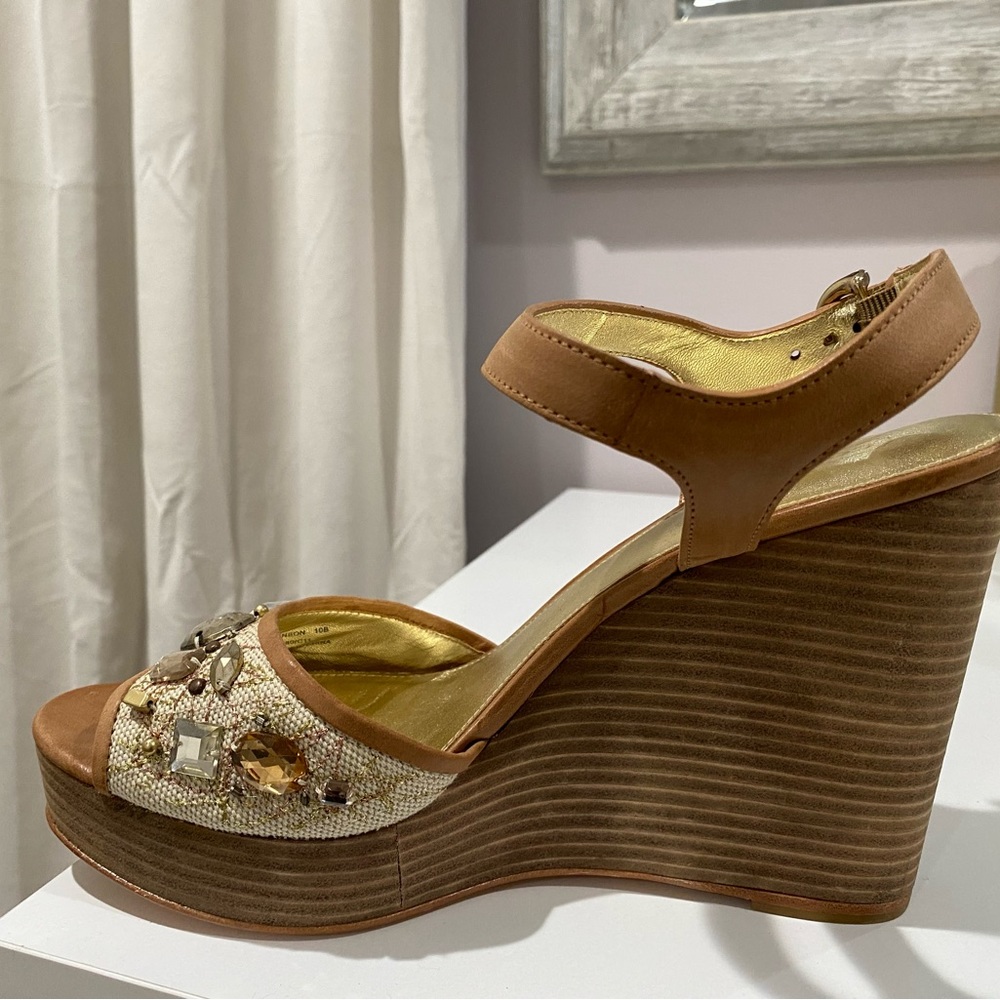 Beautiful Dazzle Coach platform sandals approx 5in